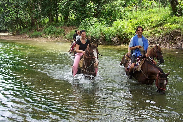 Randonnee a cheval au Costa Rica. vacances sur mesure au Costa Rica