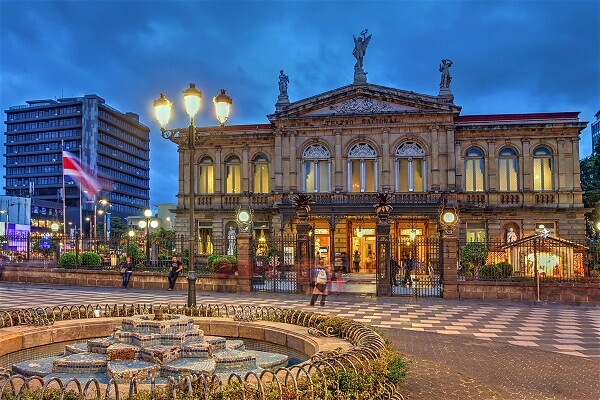 San Jose capitale du Costa Rica, Le théâtre national, place de la culture