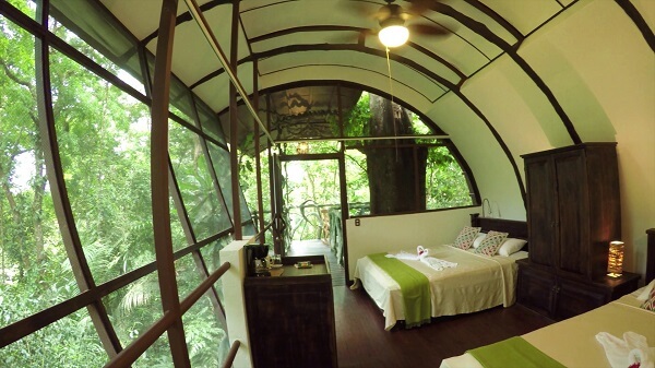 Tout le confort d’une chambre dans les arbres au Maquenque Eco lodge. A Boca Tapada, Rio San Carlos, Costa Rica. Voyager au Costa Rica