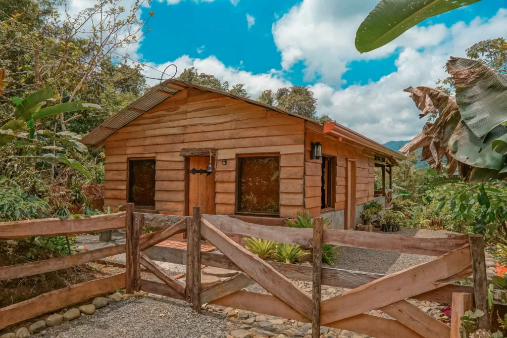 Bungalow a la tigra Rainforest lodge. Voyage en famille au Costa Rica