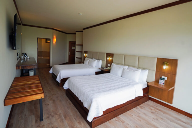 Deluxe-room-El-Establo-1000x667