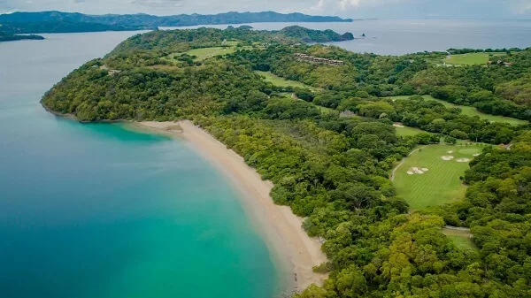 l'hôtel Andaz Costa Rica Resort et le golf signe Arnold Palmer.