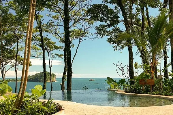 Hotel Arenas del Mar, piscine. Voyage sur mesure au Costa Rica