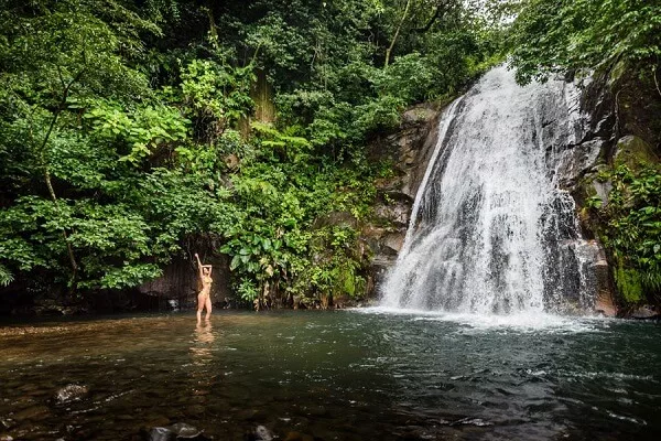 Cascade a l'hotel Borinquen au Costa Rica, parc national du Rincon de la Vieja