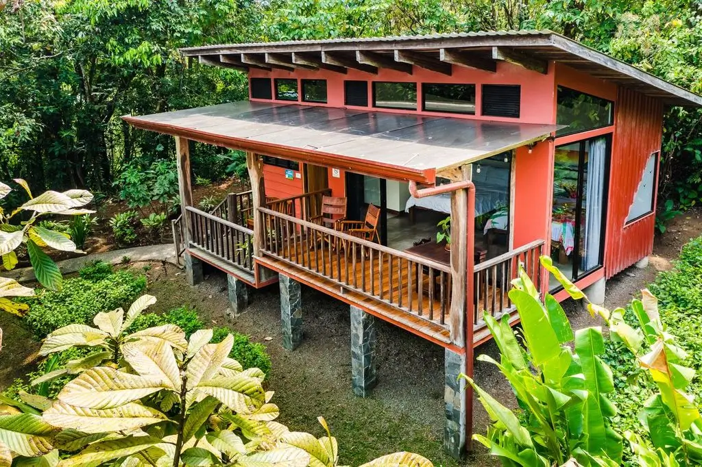 Randonnée dans le parc du volcan Tenorio qui mène à la cascade du Rio Celeste. Voyage en famille au Costa Rica. Casitas Tenorio, casita El volcan. Voyager au Costa Rica