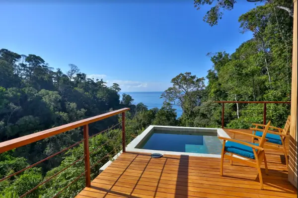 Piscine d'une suite a El Remanso Lodge, peninsule de Osa, Costa Rica