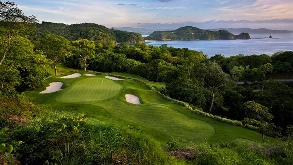 Le parcours de golf de l'hotel Four Seasons au Costa Rica.