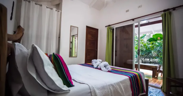 Chambre espavel a l'hotel Pequeno Gecko Verde. samara. Sejour avec une agence locale au Costa Rica
