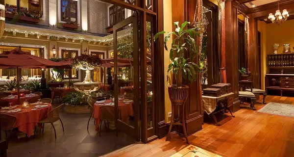 Restaurant de l'hotel Grano de Oro. Agence receptive locale, francophone au Costa rica