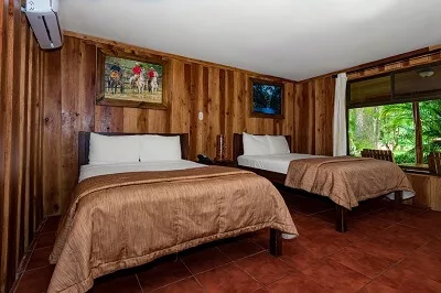 Chambre a l'Hacienda Guachipelin. Partir au Costa Rica avec une agence francophone locale