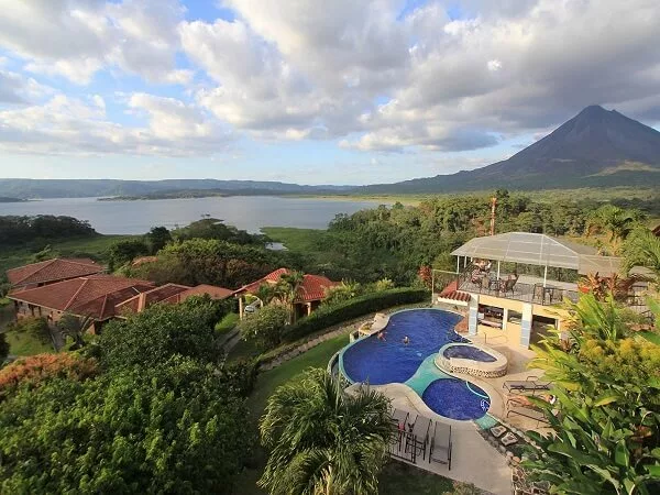 Hôtel Linda Vista del Norte, volcan Arenal. Voyage sur mesure avec une agence de voyage francophone locale