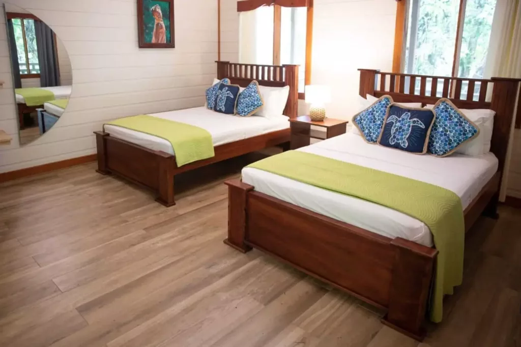 Chambre du Pachira Lodge a Tortuguero, Costa Rica. Voyage sur mesure au Costa Rica