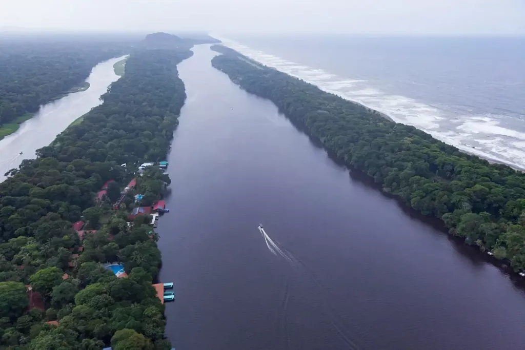 Pachira Lodge a Tortuguero, Costa Rica. sejour sur mesure avec une agence locale francophone. 