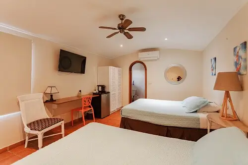 Chambre a l'hotel Pasa Tiempo de Tamarindo. Voyage au Costa Rica avec une agence locale