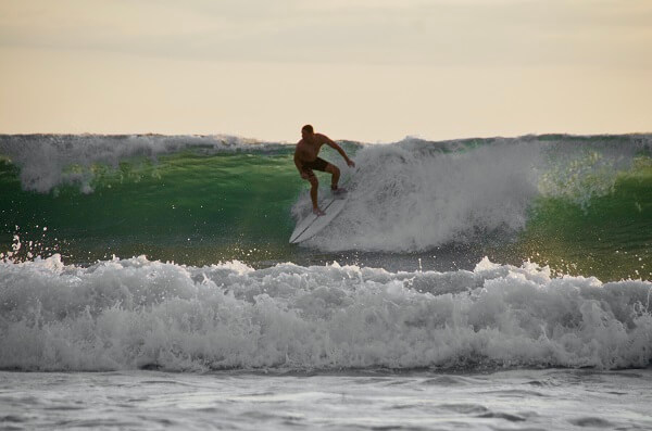 Surf au Costa Rica, playa Santa Teresa, playa Hermosa, playa Pavones. 