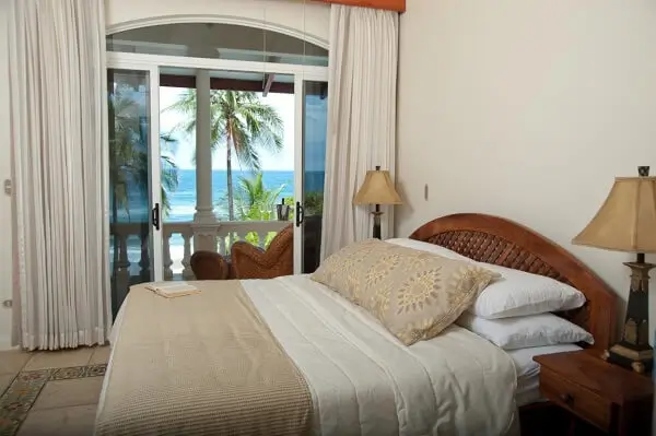 Hotel Tango Mar chambre beach front. Tambor et Montezuma Costa Rica. Voyage sur mesure au Costa Rica