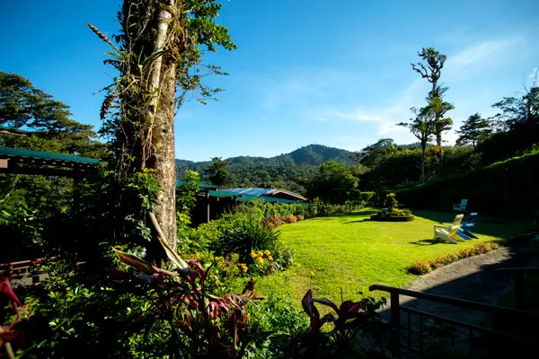 Les jardins de l'hotel Trapp Family a Monteverde. Partir au Costa rica avec une agence locale francophone