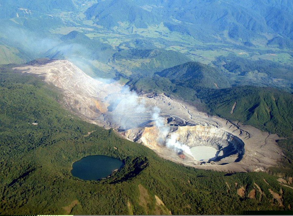 Le volcan Poas au Costa Rica