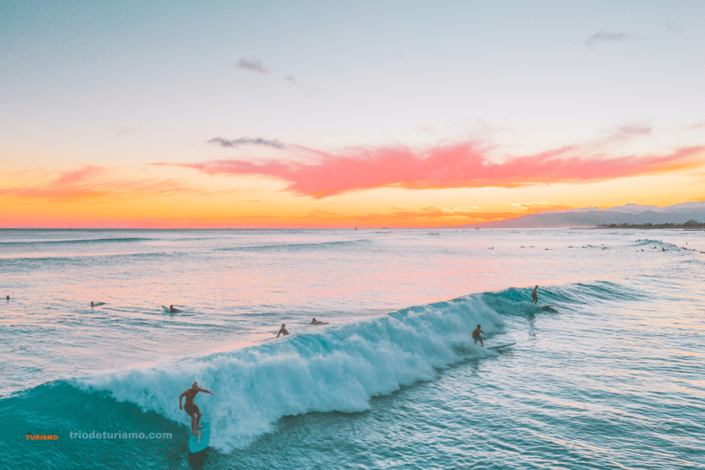 Surf sur les vagues du Costa Rica