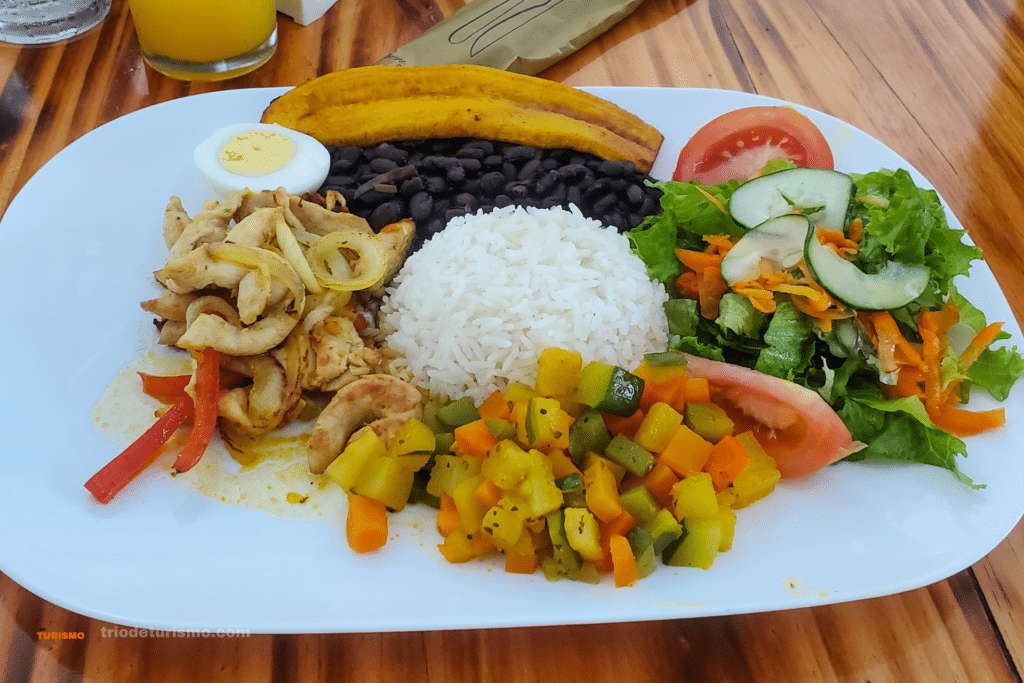 Les 5 destinations à ne pas manquer, le casado, plat typique du Costa Rica