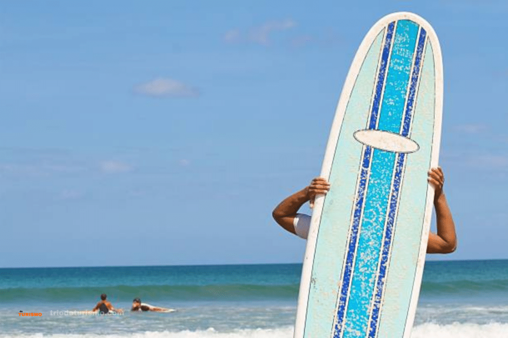 Surf a playa Tamarindo