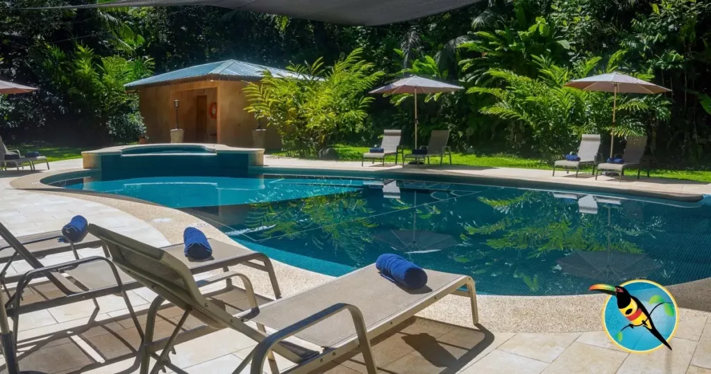 La Cusinga lodge, piscine. Parc national marino Balle. Partir au Costa Rica