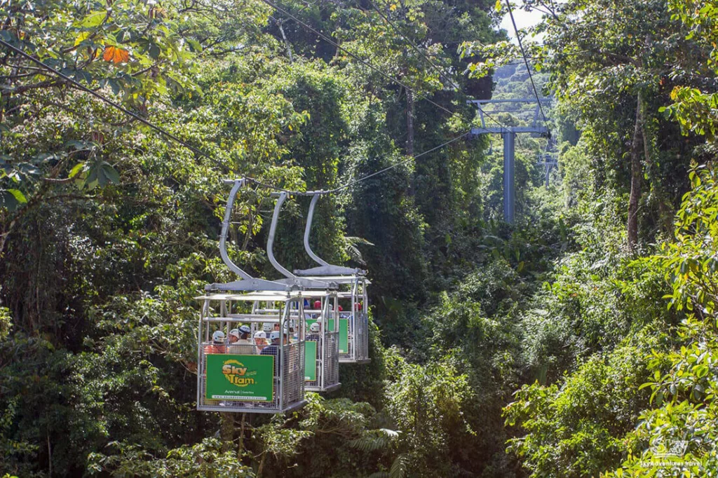 Sky Tram ou telepherique de la jungle au Costa Rica.