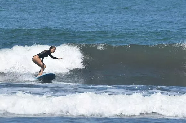 Surf au Costa Rica. voyager au Costa Rica