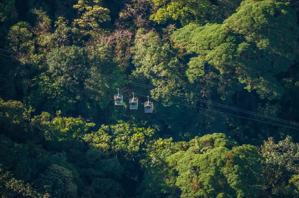 Aerial Tram ou téléphérique de la jungle au Costa Rica. Sejour sur mesure au Costa Rica