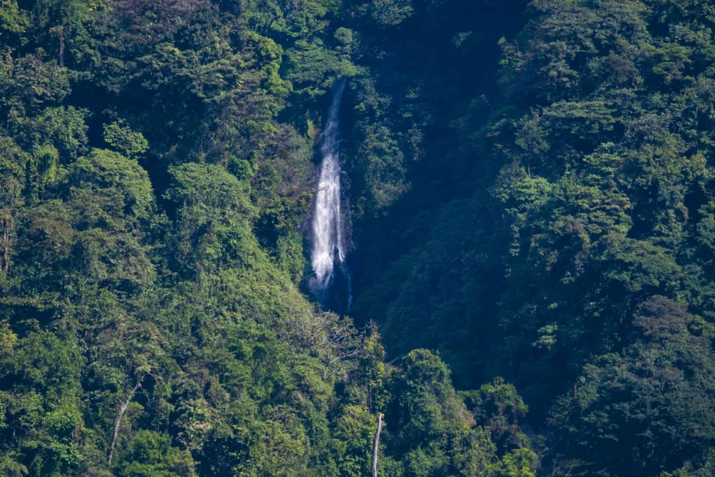 Cascade de Monteverde au Costa Rica, partir au Costa Rica. La saison des pluies au Costa Rica