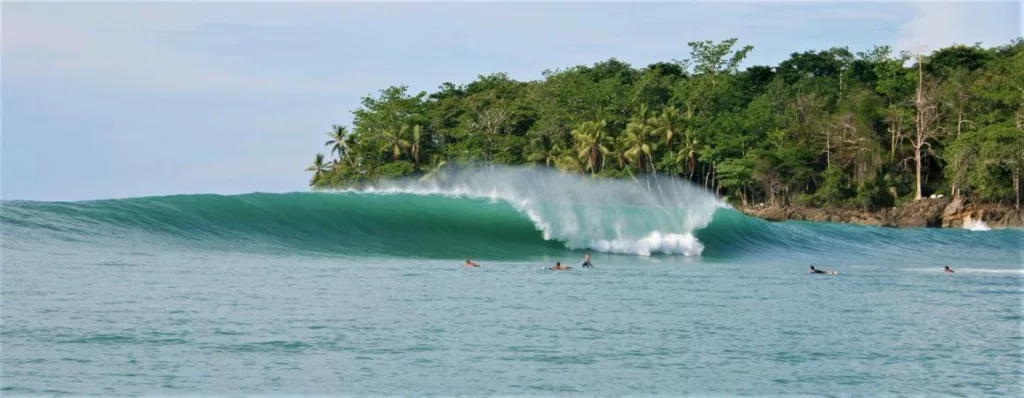 Le surf au Costa Rica, cote caraïbe, voyage sur mesure au Costa Rica
