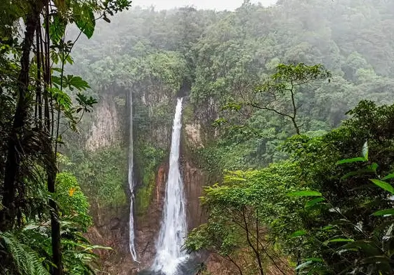 Les cascades du Costa Rica, Bajos del Toro. Agence de voyage receptive francophone au Costa Rica