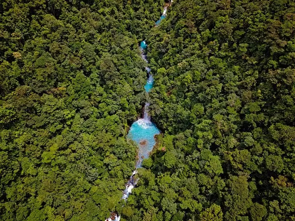 Le Rio Celeste au Costa Rica, parc national du volcan Tenorio. Voyage sur mesure au Costa Rica