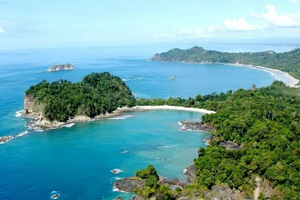 Punta Catedral dans le parc national de Manuel Antonio. Sejour sur mesure au Costa Rica