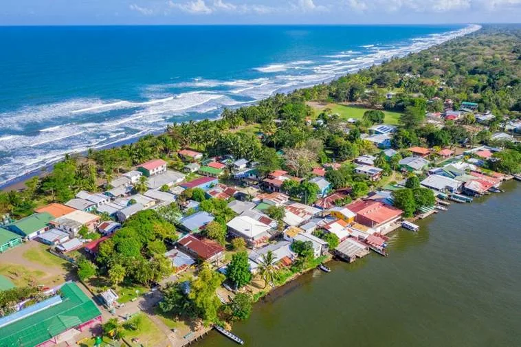 Le village de Tortuguero au Costa Rica. Voyager au Costa Rica