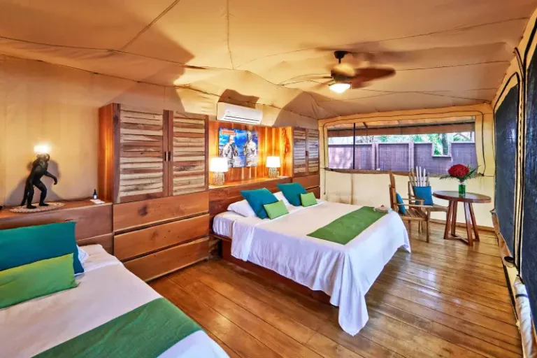 hotel Tropico Latino, playa Santa Teresa, glamping