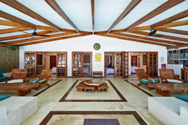 hotel Tropico Latino, playa Santa Teresa