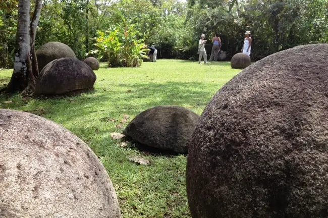 les mystérieuses sphères précolombiennes du Costa Rica. Autotour au costa rica